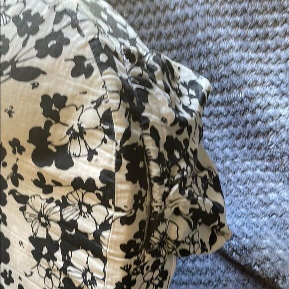 My brest friend Black and White Floral feeding pillow - Picture 3 of 8